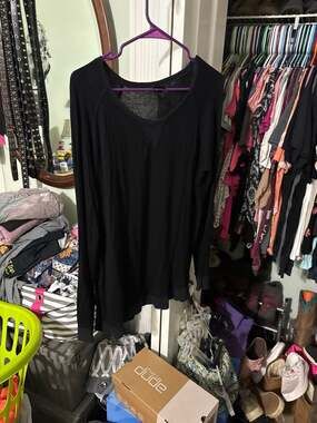 rue21 Black V-Neck Long Sleeve Top Size XL